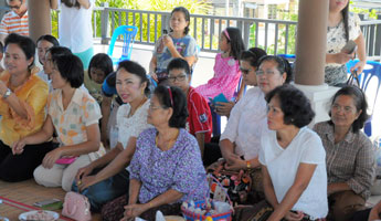 เลี้ยงพระเพลเสริมสิริมงคลหมู่บ้าน