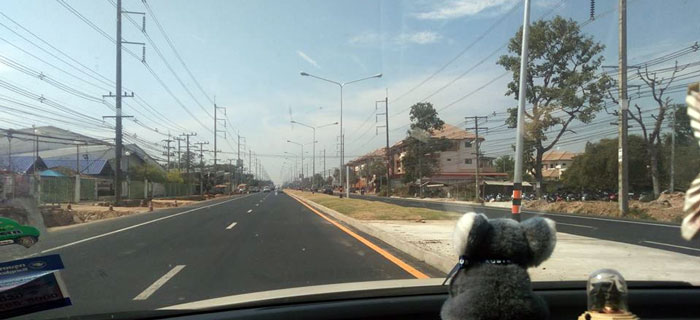 หมู่บ้านเรามีเกาะกลางถนนแล้วนะ